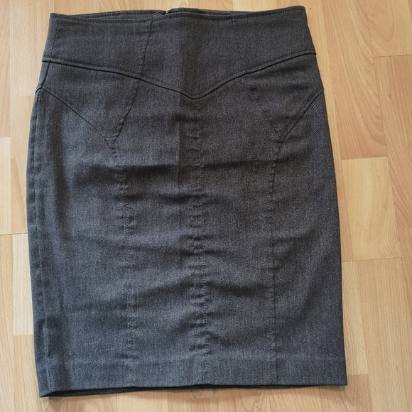 Super elegant grey skirt - Picture 2 of 4